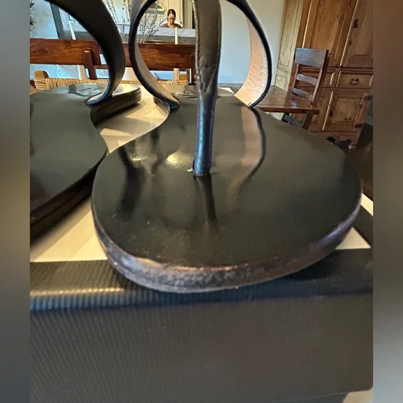 GUCCI GG MARMONT THONG SANDAL - Picture 9 of 16